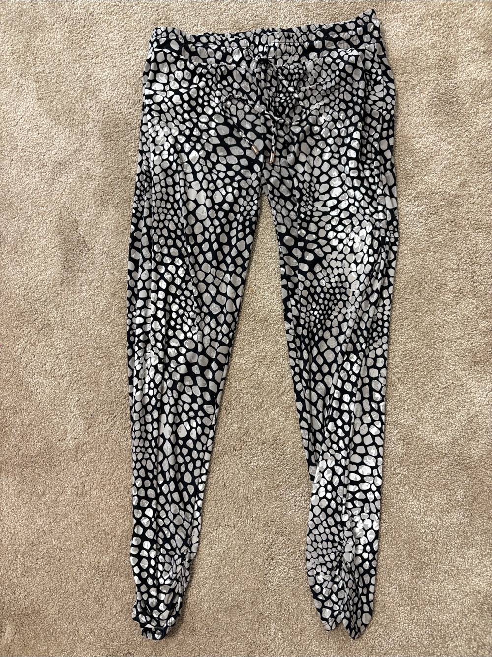 INC International Concepts Black and Light Gray Pebble Print Leggings